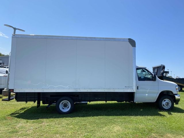 2027 Ford E-450SD Base