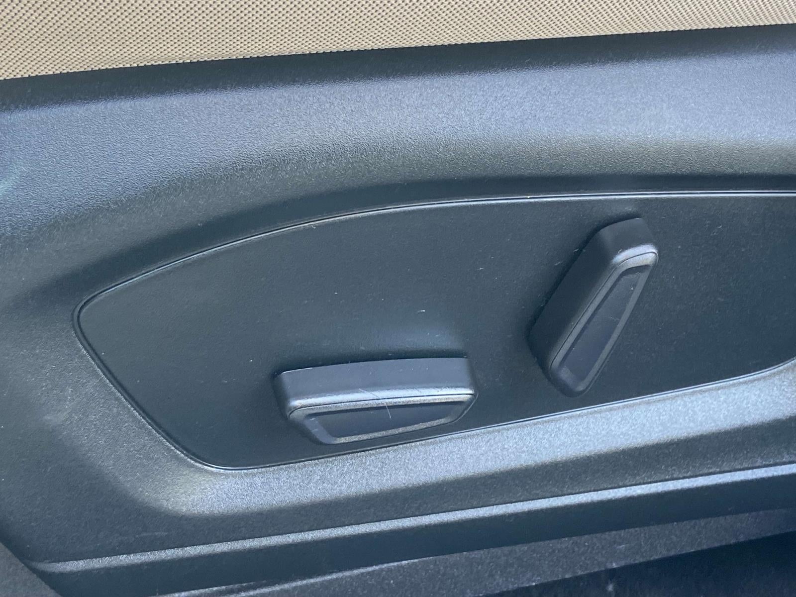 2020 Ford Explorer Base