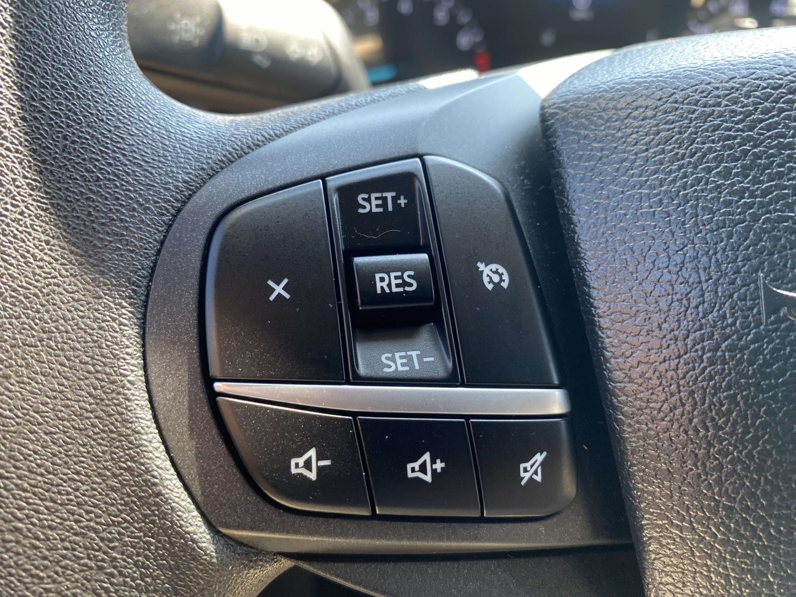 2023 Ford Explorer Base