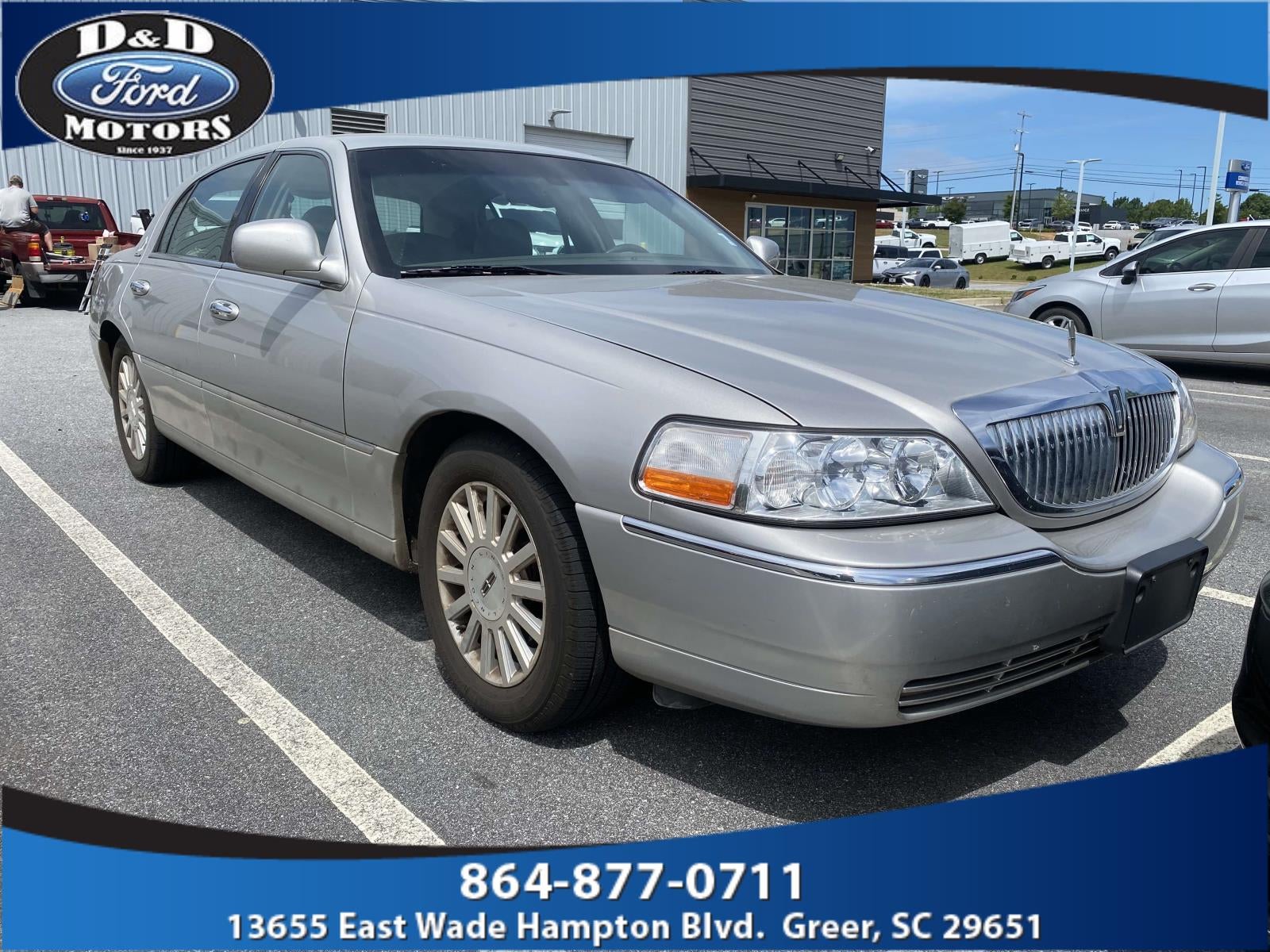2003 Lincoln Town Car Executive