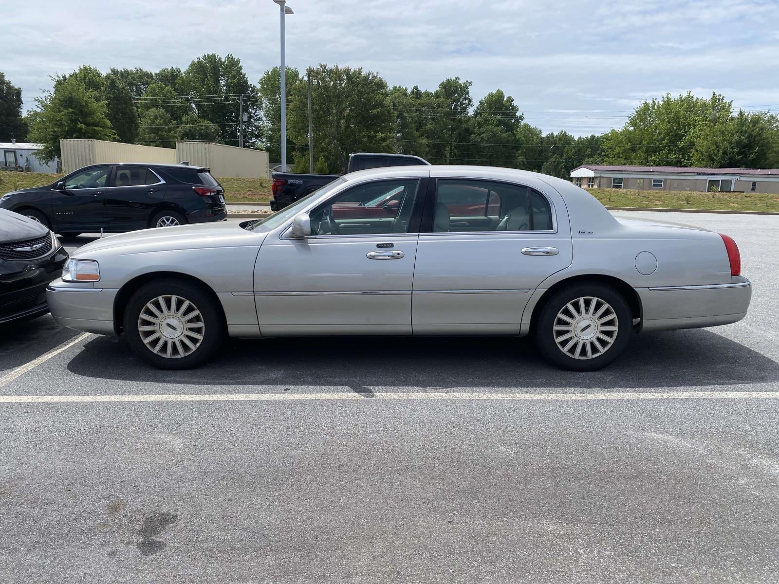 2003 Lincoln Town Car Executive