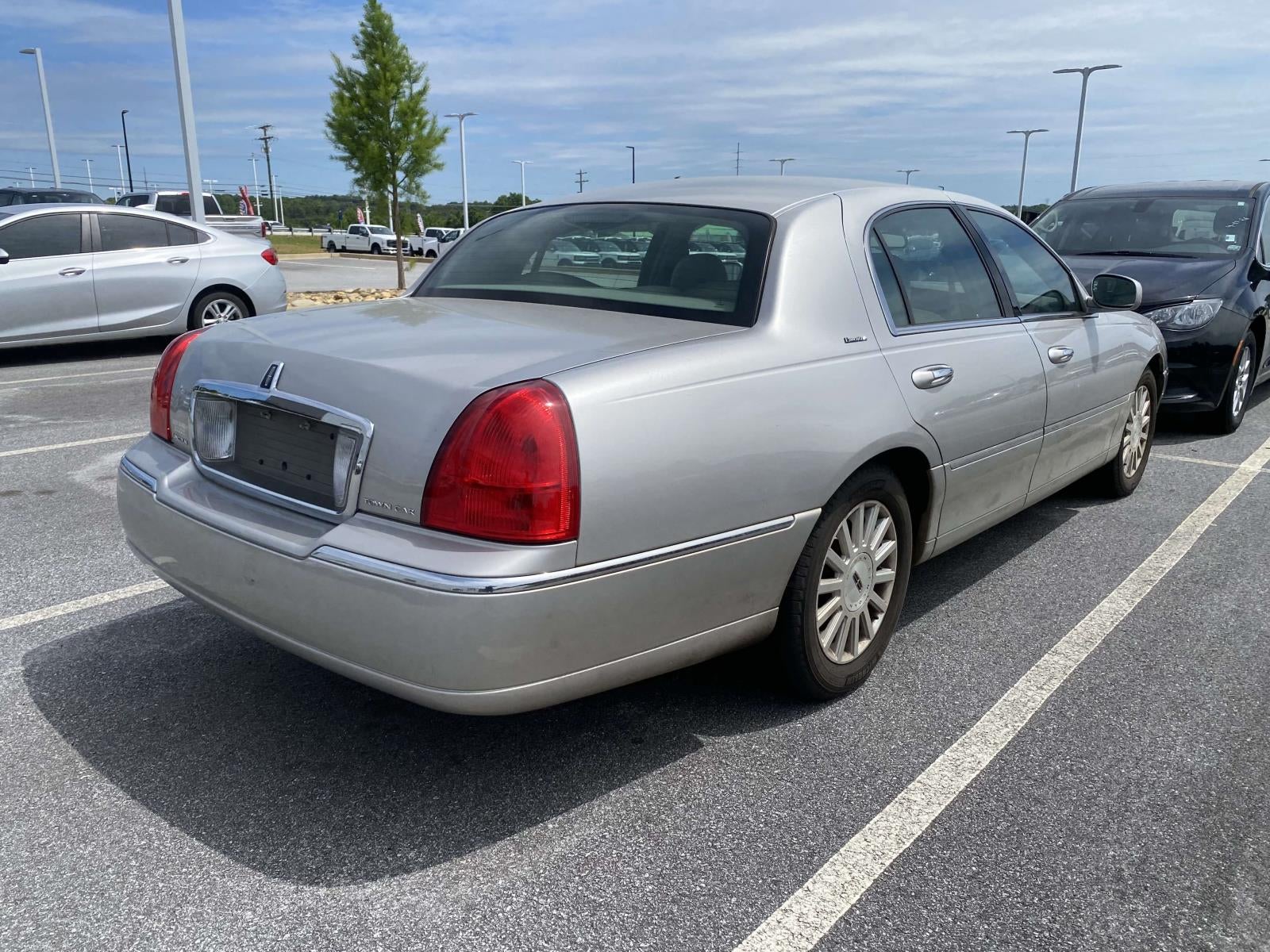 2003 Lincoln Town Car Executive