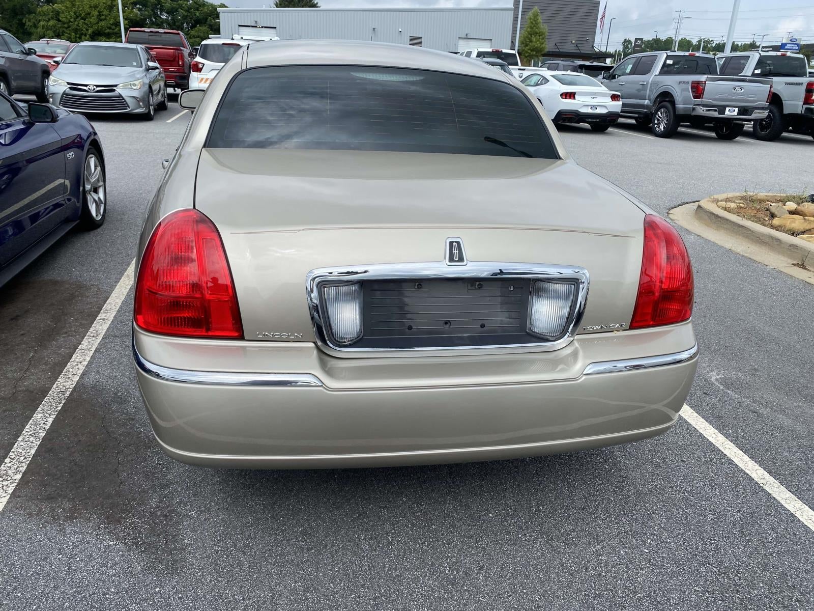2006 Lincoln Town Car Designer