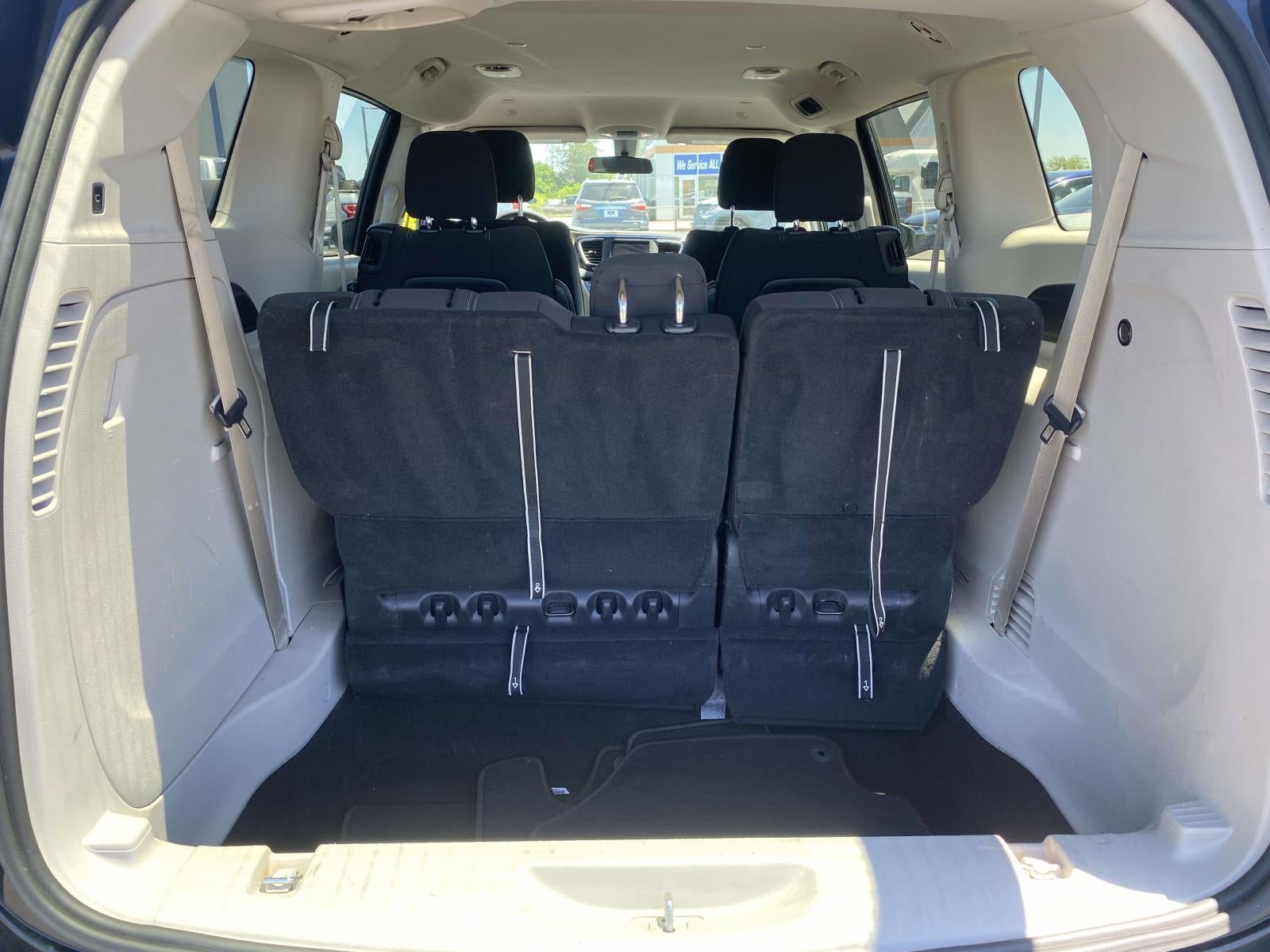 2022 Chrysler Voyager LX
