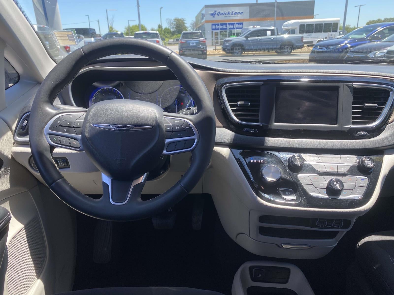 2022 Chrysler Voyager LX