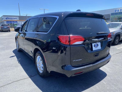 2022 Chrysler Voyager LX