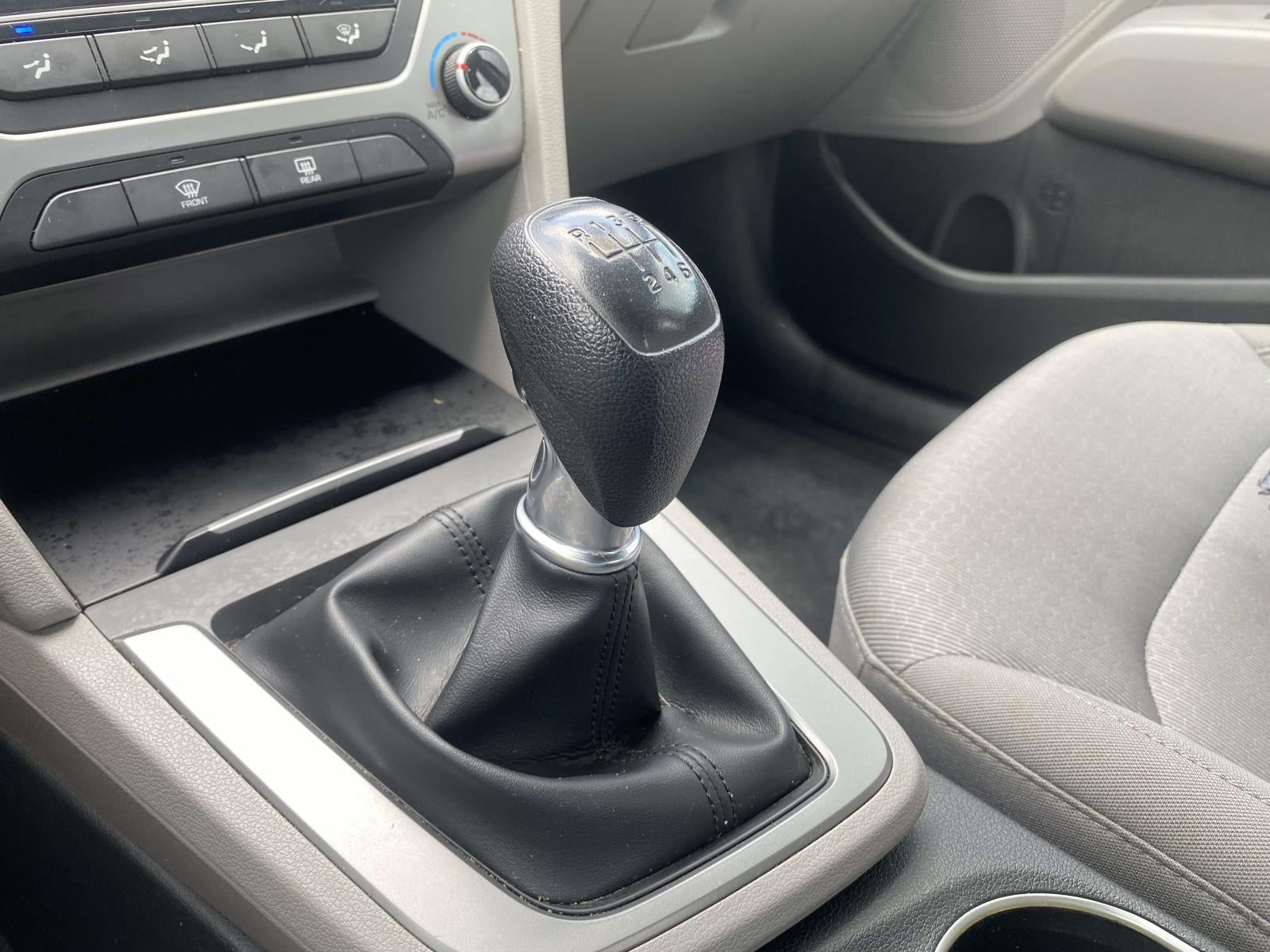 2018 Hyundai Elantra SE
