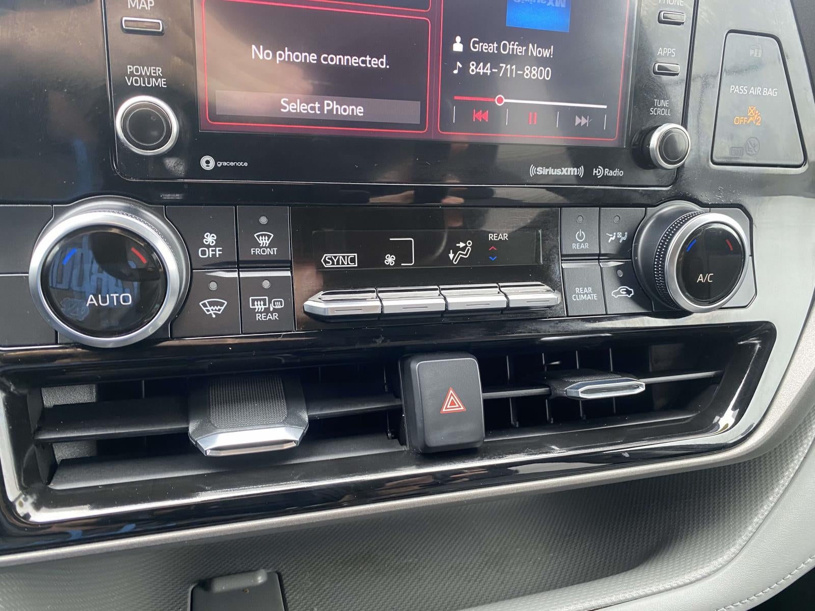 2022 Toyota Highlander LE