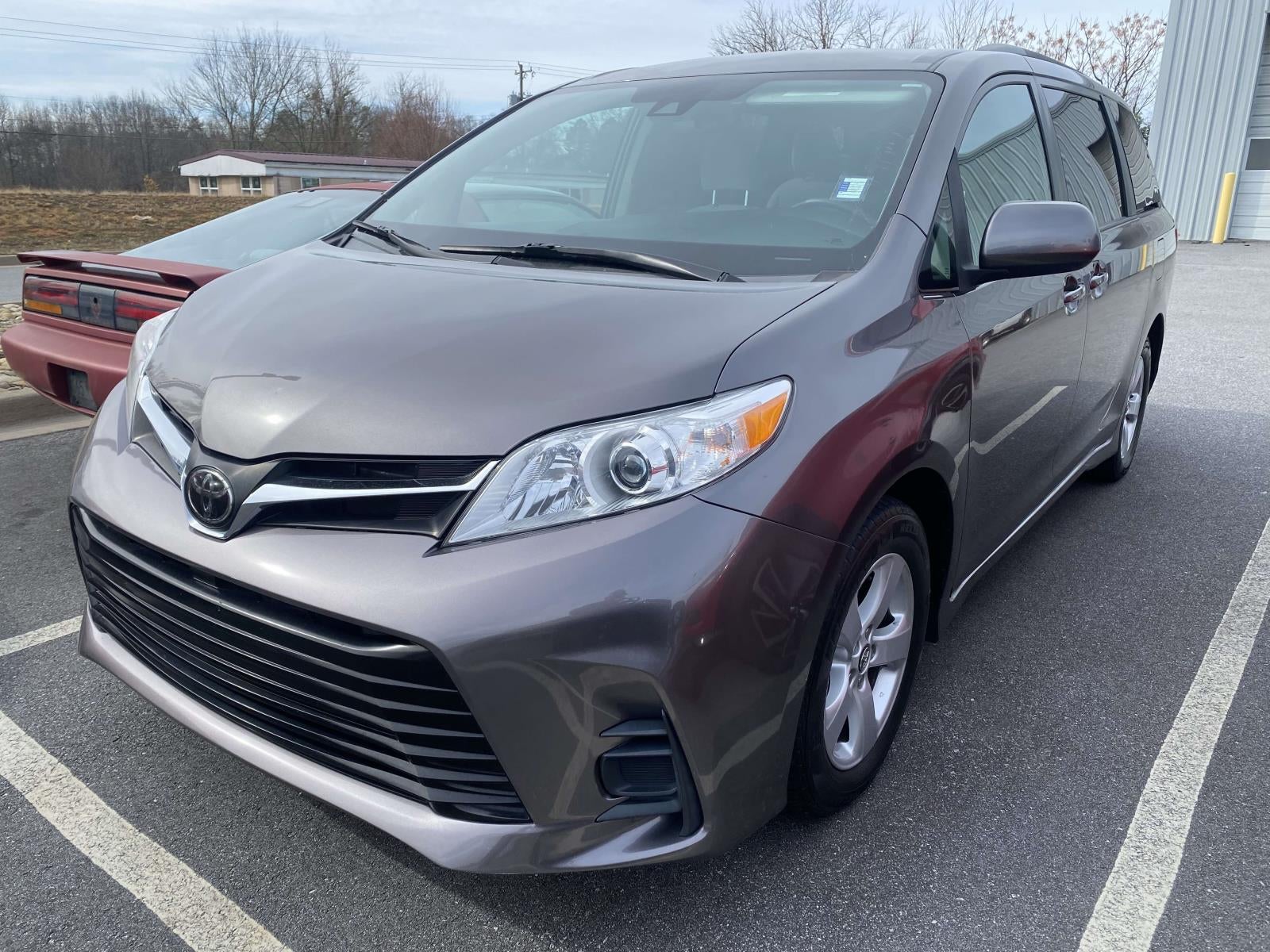 2019 Toyota Sienna LE 8 Passenger