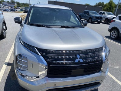 2022 Mitsubishi Outlander Base