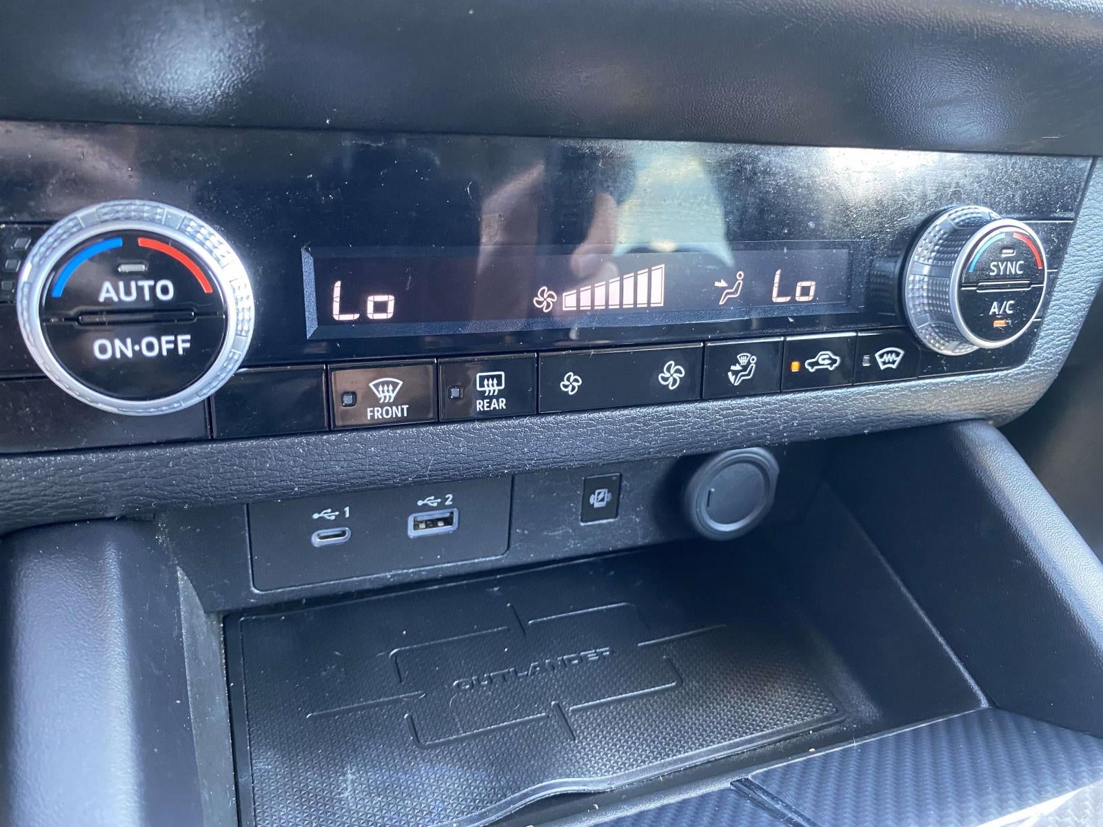2022 Mitsubishi Outlander Base