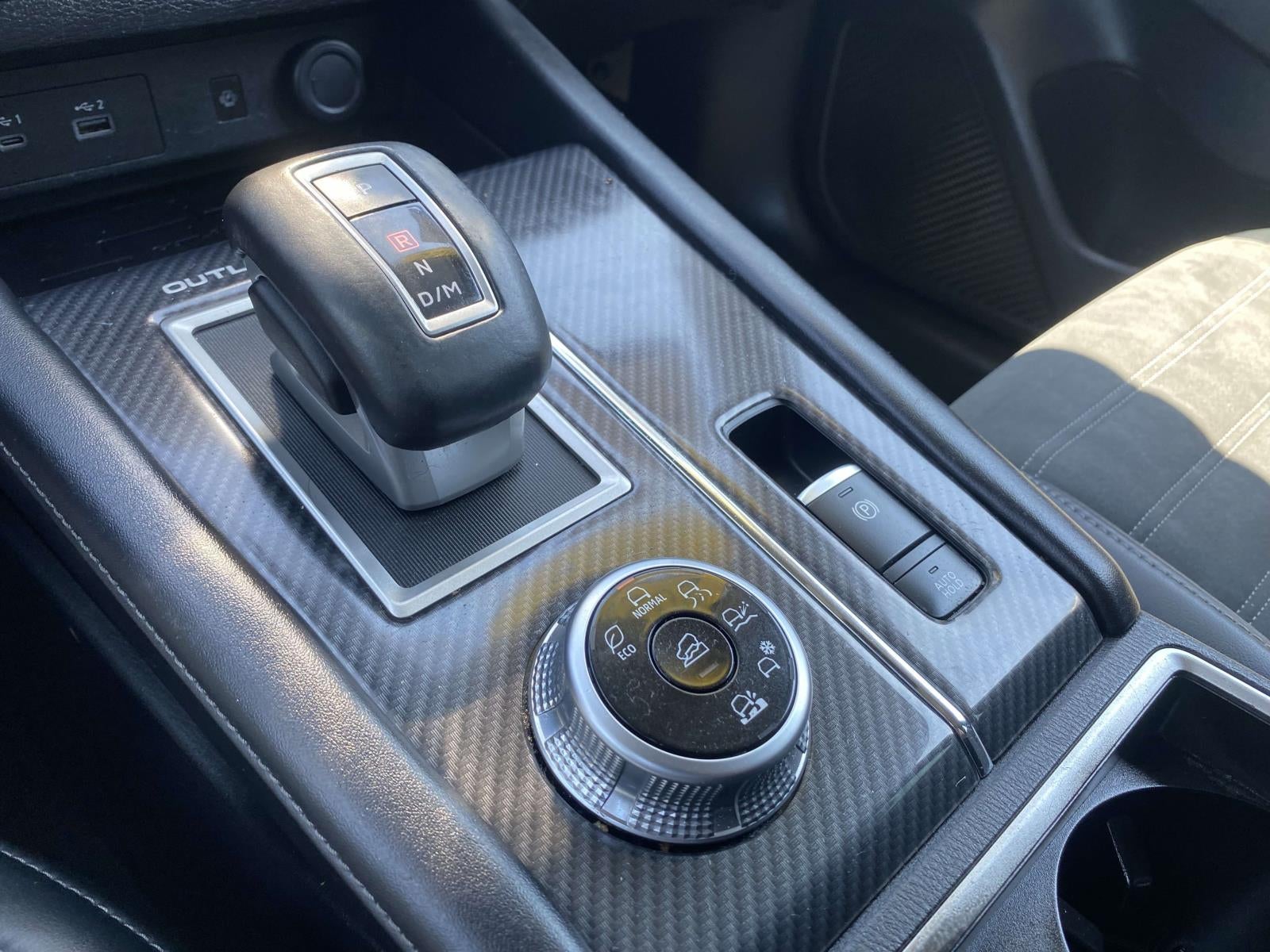 2022 Mitsubishi Outlander Base