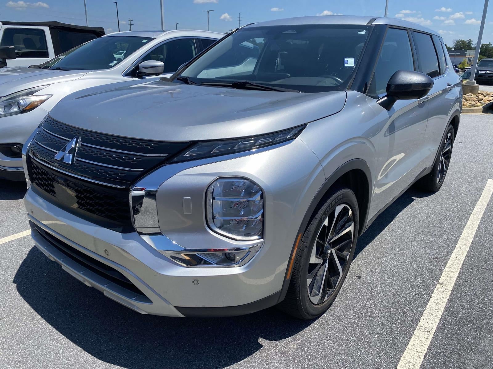 2022 Mitsubishi Outlander Base