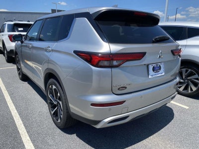 2022 Mitsubishi Outlander Base