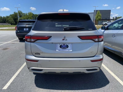 2022 Mitsubishi Outlander Base